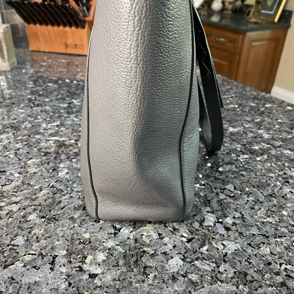 Tommy Bahama Dark Gray Pebbled Leather Tote w/ Black Braided Straps 11x14 - Picture 4 of 15